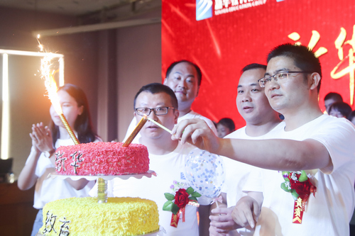 1533903910957815.jpg 1533903910957815.jpg