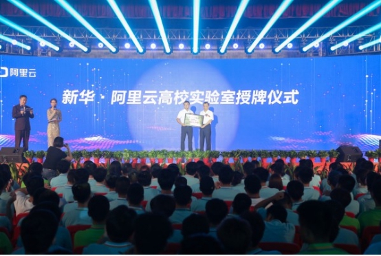 新華電腦教育:帶薪實訓(xùn),邊拿薪水邊學(xué)習(xí)