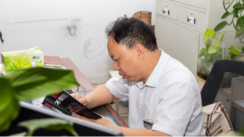 中國東方教育匠師:張興強 ▎不忘初心 新華十載風雨同舟