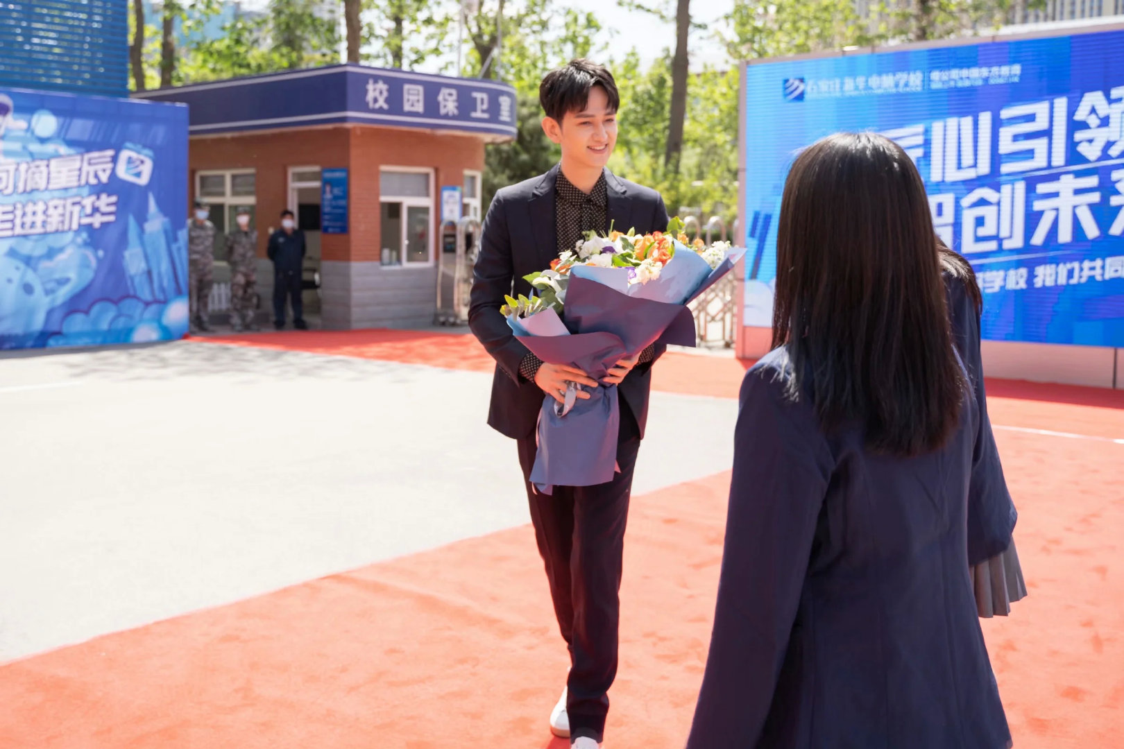 馬可走進(jìn)新華校園 馬可走進(jìn)新華校園