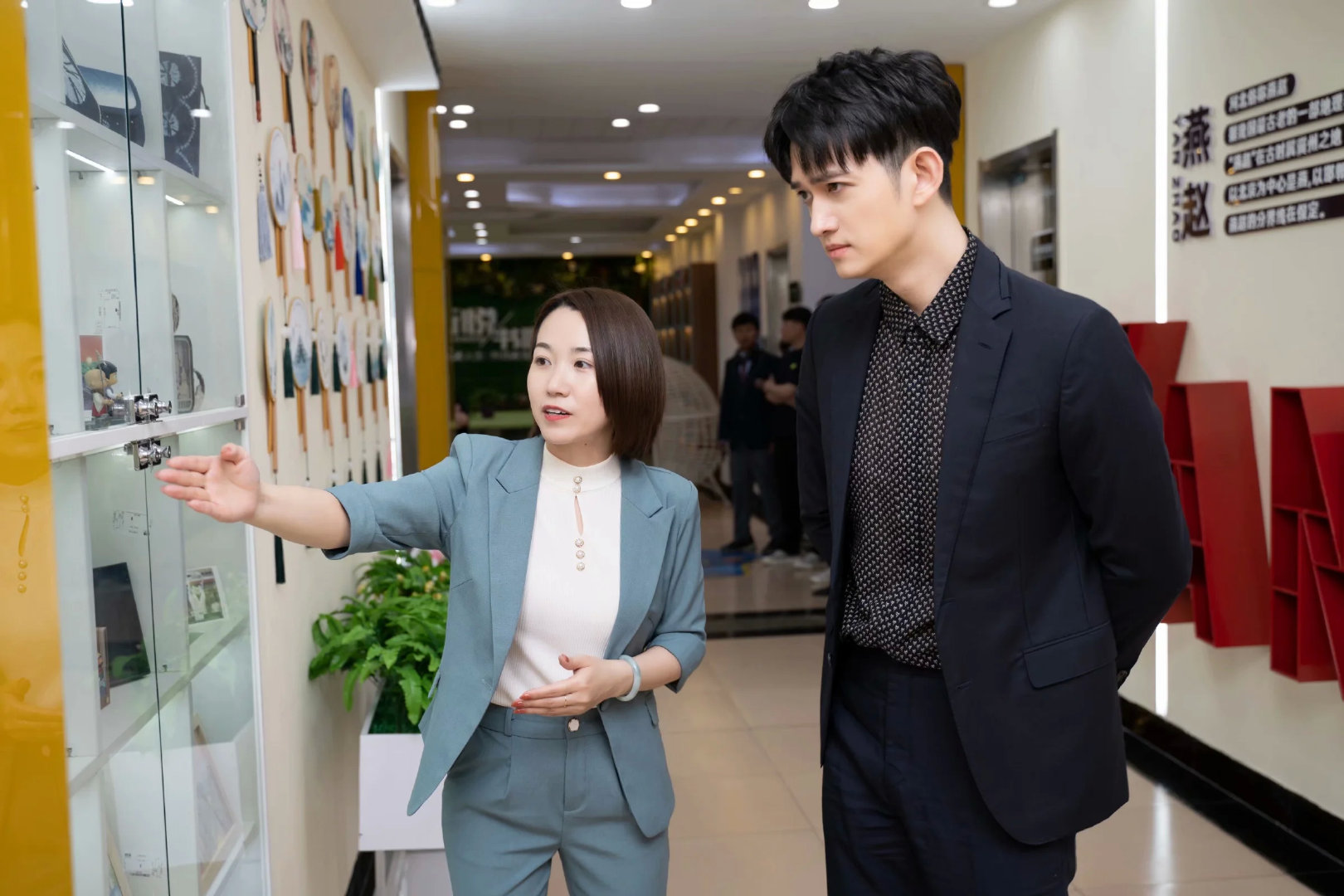 馬可參觀文創(chuàng)作品展 馬可參觀文創(chuàng)作品展