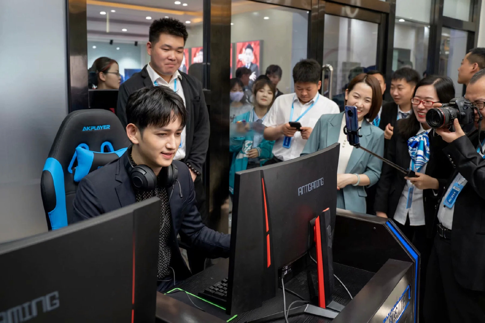 馬可和學(xué)生進(jìn)行比賽 馬可和學(xué)生進(jìn)行比賽