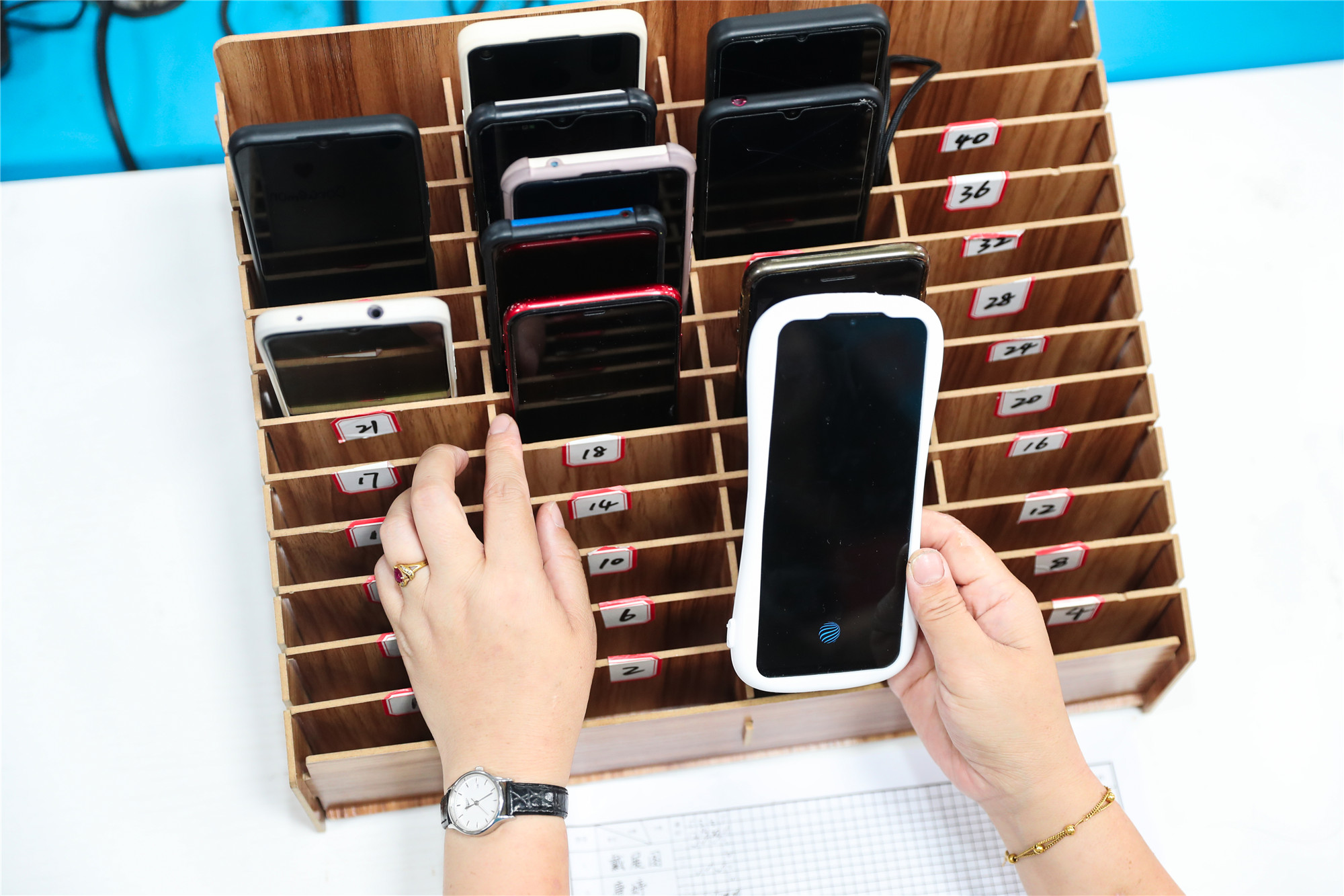 “新華榮耀獎”獲得者劉冉芳:助力學生開啟全新人生 “新華榮耀獎”獲得者劉冉芳:助力學生開啟全新人生