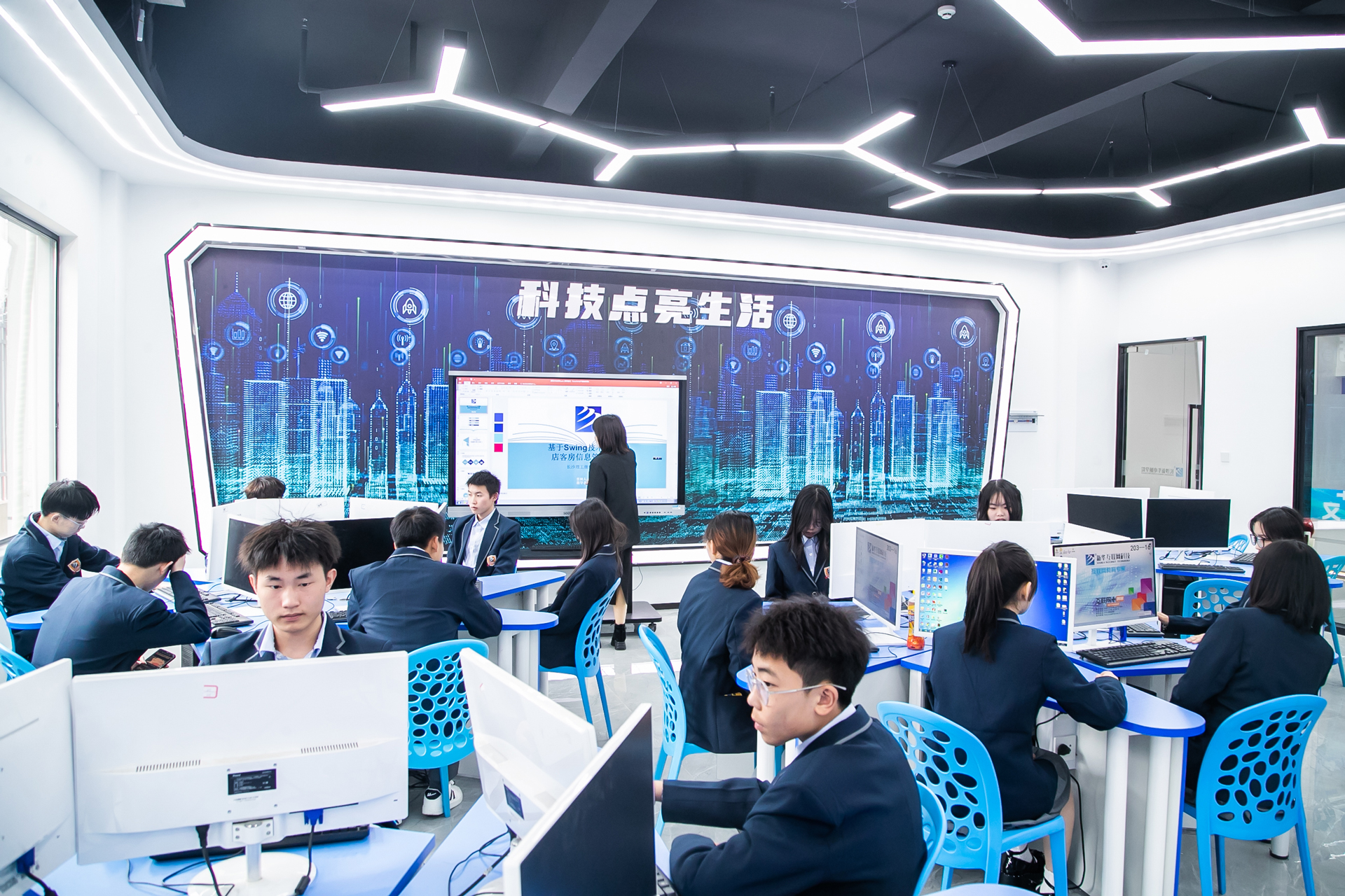 1715913818469957.jpg 1715913818469957.jpg