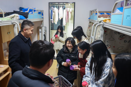 1739090827479444.jpg ES7A2400.jpg